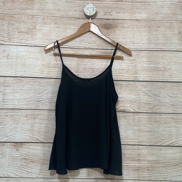 Woman’s Active USA Medium Black Flowy Cami Top - Picture 2 of 4